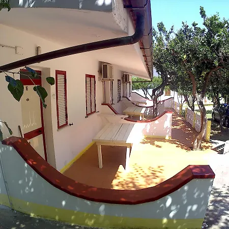 Üdülőpark Villaggio La Scogliera *