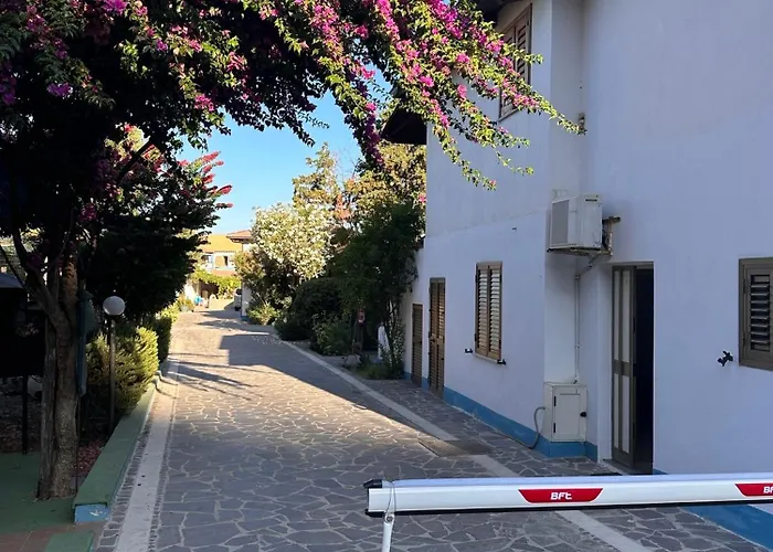 Villaggio La Scogliera פארק נופש *