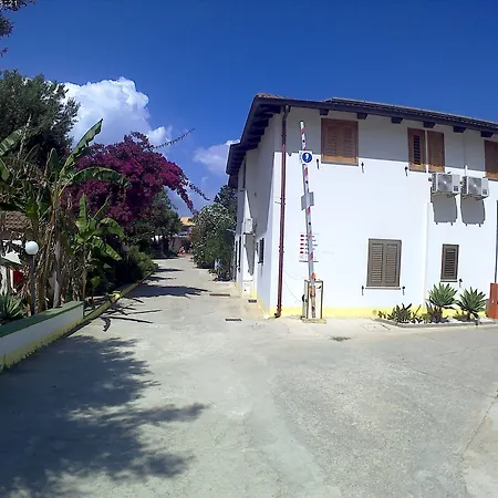 Villaggio La Scogliera 假日公园